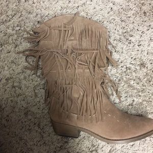 Fringe boots